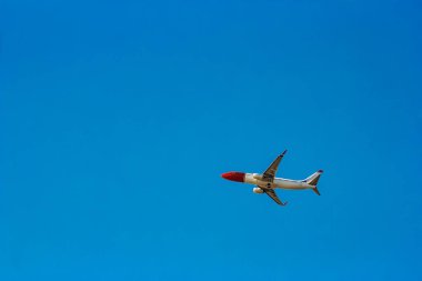 Yolcu uçağı gökyüzünde