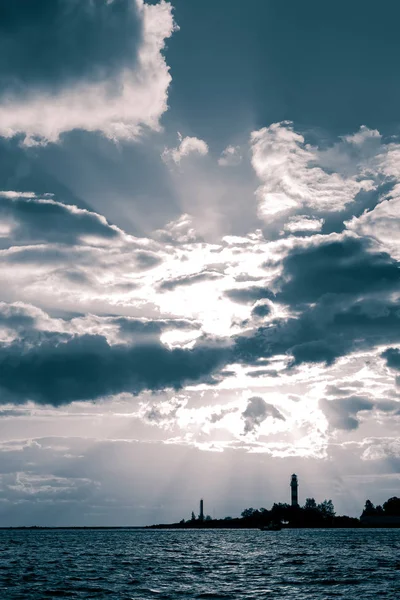 Cielo azul oscuro al atardecer —  Fotos de Stock