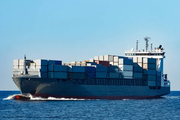 Gri konteyner gemisi — Stok fotoğraf