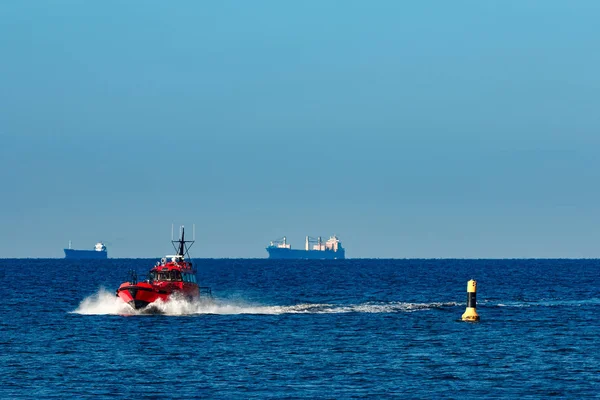 Kırmızı pilot tekne — Stok fotoğraf