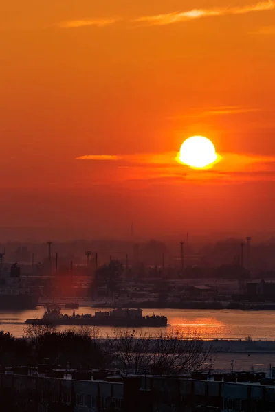 Městská krajina při západu slunce — Stock fotografie