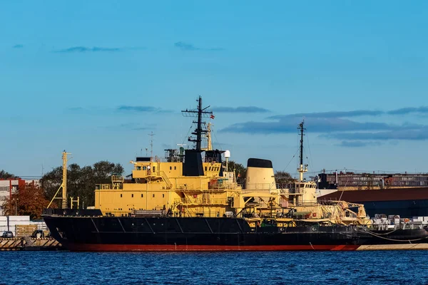 Demirleyen sarı ilk tanışma