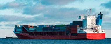 Kırmızı konteyner gemisi