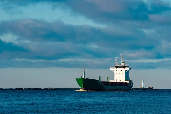 Navio de carga verde — Fotografia de Stock