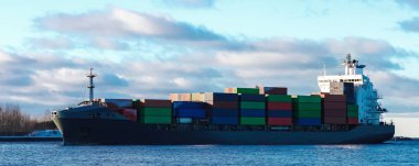 Gri konteyner gemisi