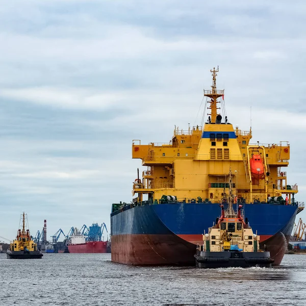 Blue cargo ship — Stock Photo, Image