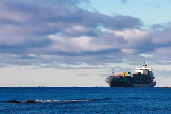 Gri konteyner gemisi