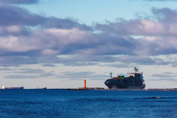 Gri konteyner gemisi