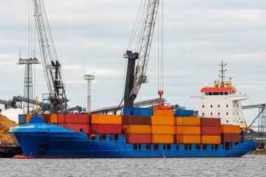 Mavi konteyner gemisi