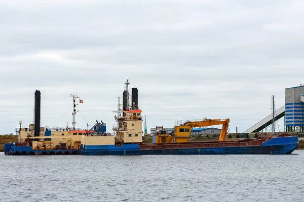 Navio de carga azul — Fotografia de Stock