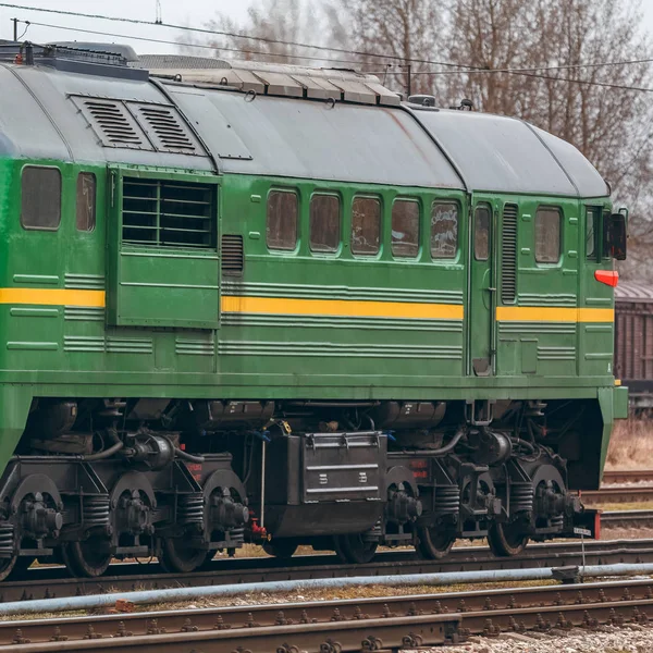 Zielony diesel lokomotywa — Zdjęcie stockowe