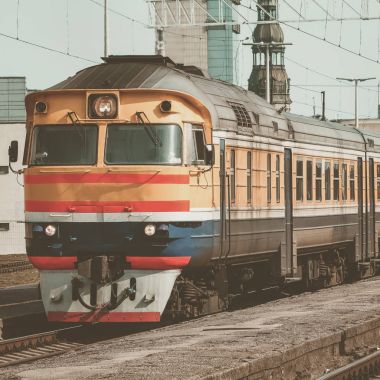 Sarı dizel tren