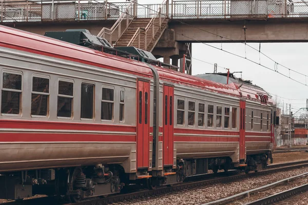 Kırmızı yolcu treni