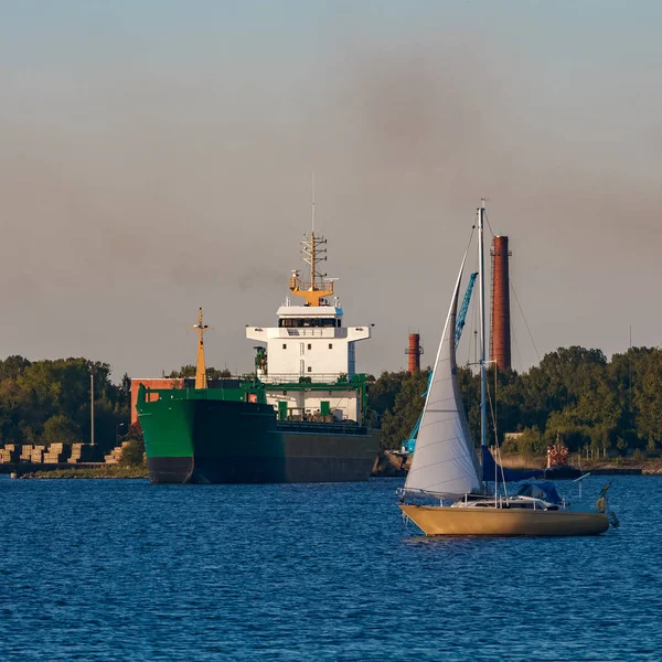 Yeşil kargo gemisiyle bağlantı noktası