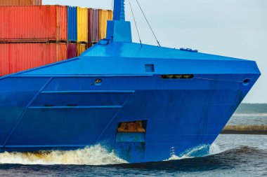Yeni mavi konteyner gemisi