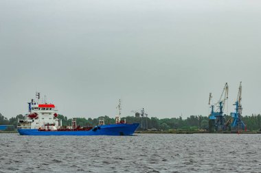 Mavi kargo tanker gemisi