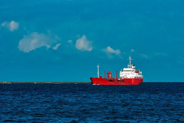 Navio-tanque vermelho — Fotografia de Stock