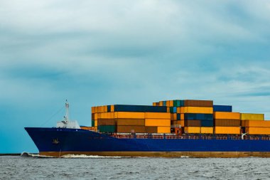 Mavi konteyner gemisi