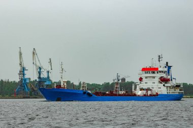 Mavi kargo tanker gemisi