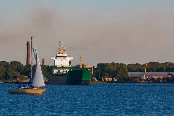 Yeşil kargo gemisiyle bağlantı noktası