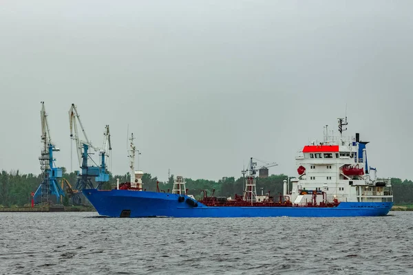 Mavi kargo tanker gemisi