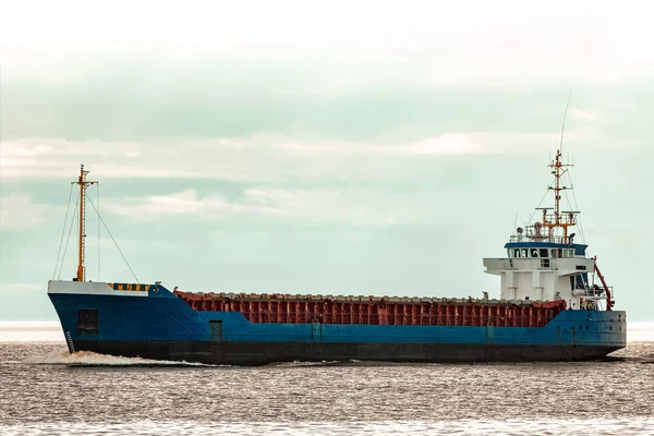 Blå bulkfartyg — Stockfoto