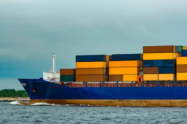 Mavi konteyner gemisi