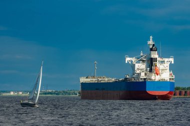 Kargo gemisi devam mavi