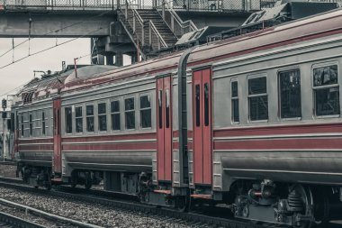 Kırmızı yolcu treni