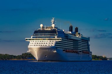 Beyaz Dev cruise liner