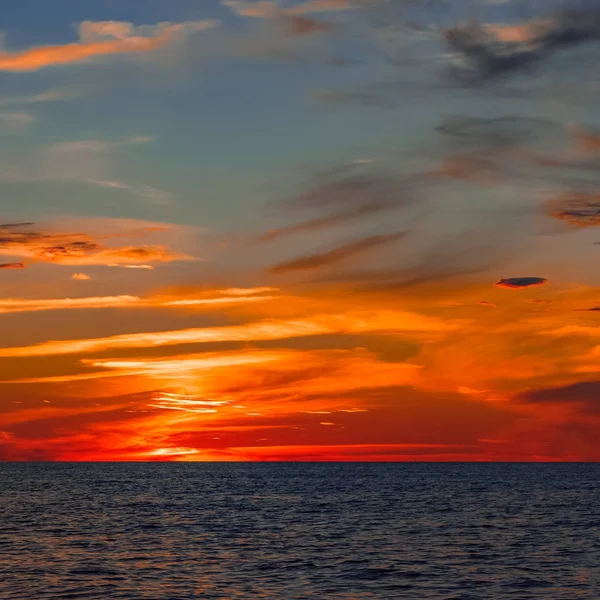Romantic sunset over the sea — Stock Photo, Image