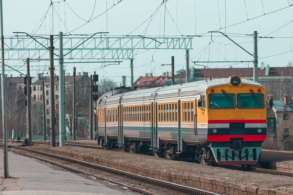 黄色のディーゼル列車 — ストック写真