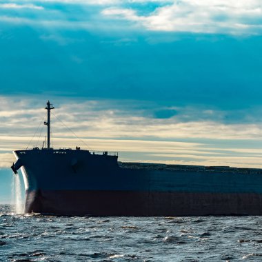 Kargo gemisi devam mavi