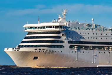 Yolcu gemisi devam beyaz