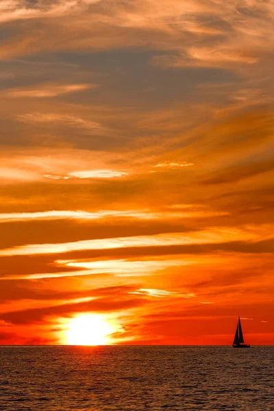 Romantic sunset over the sea — Stock Photo, Image