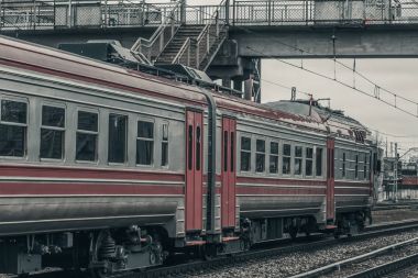 Kırmızı yolcu treni