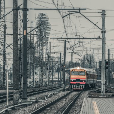 Terminal hareket eski sarı yolcu dizel treni
