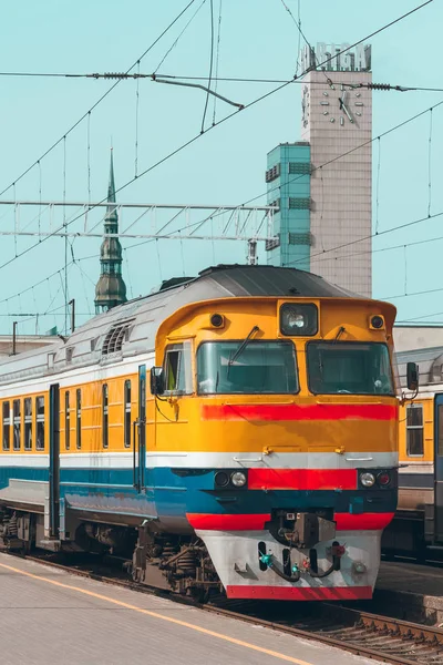 黄色のディーゼル列車 — ストック写真
