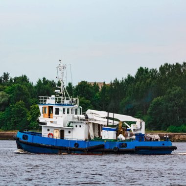 Mavi tug gemi devam