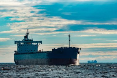 Kargo gemisi devam mavi