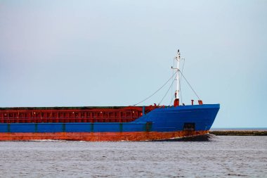 Kargo gemisi devam mavi