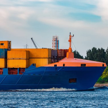 Konteyner gemisi devam mavi