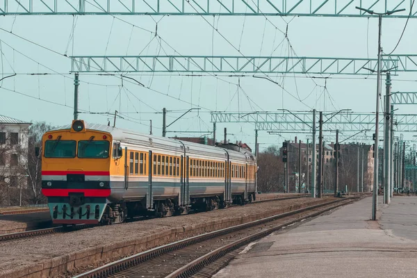 Yellow diesel train — Stock Photo, Image
