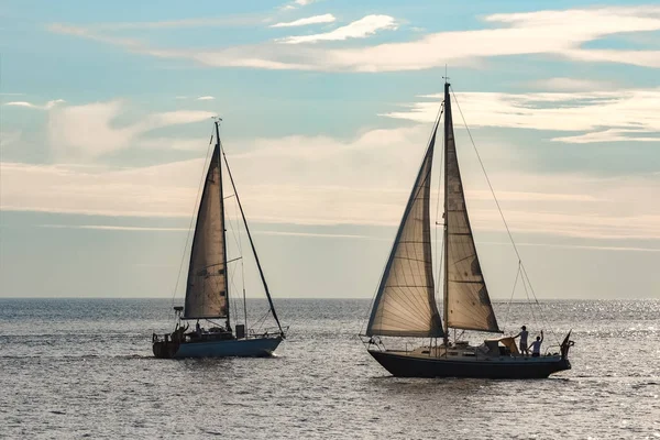 Zeilboten reizen door de Baltische Zee — Stockfoto