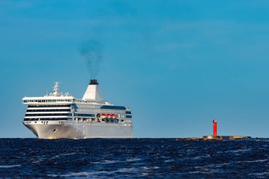 Yolcu gemisi devam beyaz