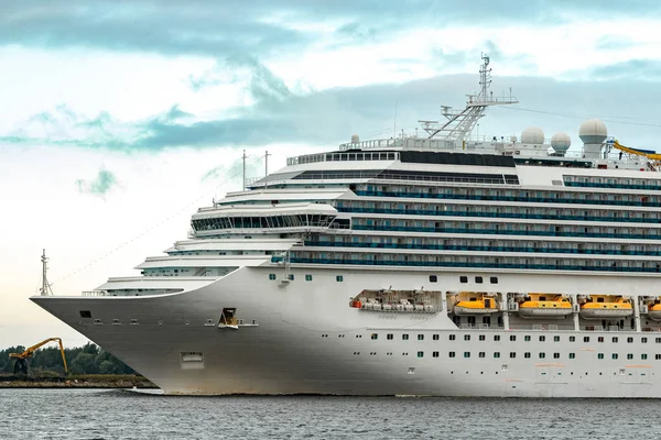 Grote koninklijke cruise liner — Stockfoto