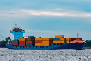 Konteyner gemisi devam mavi