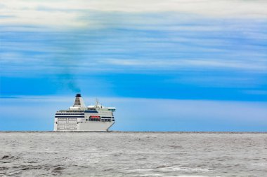 Yolcu gemisi devam beyaz