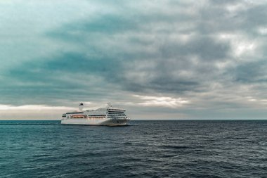 Beyaz cruise liner havadan görünümü