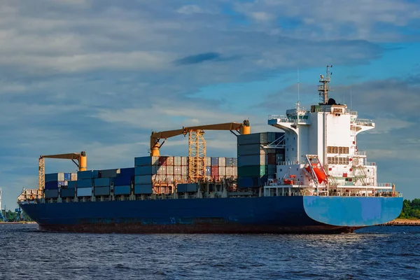 Blaues Containerschiff Weltweite Logistik Und Produktionstransfer — Stockfoto